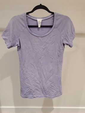 Lilikoi - Light Purple Women's Short Sleeve Scoop Neck Top